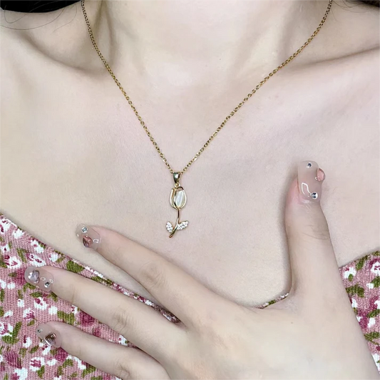 Collar Tulipán de Cristal – Elegancia que Florece